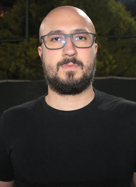 KORCAN ÜSTER